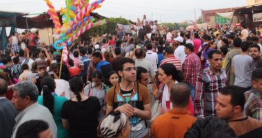 زوار "مارجرجس" يتوافدون في اللحظات الأخيرة من الليلة الختامية للإحتفال