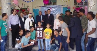 محافظ أسيوط يقدم الهدايا لأطفال دار الحنان لرعاية البنين بمناسبة عيد الأضحى