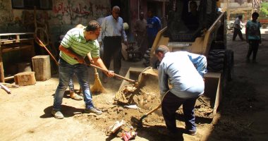 غلق محلات مخالفة بالزمالك وحملات نظافة لتجهيز ساحات العيد بالقاهرة