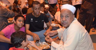 بالفيديو والصور.. "المدة" عادة سنوية للإفطار الجماعى يوم عرفة بعزبة آل صقر جنوب الأقصر
