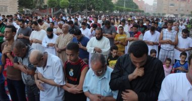 الآلاف يؤدون صلاة عيد الأضحى بالدقهلية والمحافظ ومدير الأمن يستقبلان المهنيئن