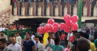 بالصور.. توزيع "البالونات" على الأطفال احتفالا بعيد الأضحى فى أسيوط 
