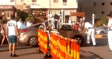 بالفيديو..القبض على سائق اقتحم كمينا أمنيا بالغردقة