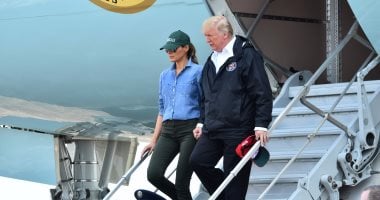 بالصور.. ترامب وزوجته يزوران مدينة هيوستن بعد العاصفة هارفى 
