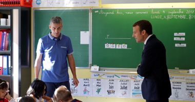 بالصور..الرئيس الفرنسى يتفقد بعض المدارس مع بدء العام الدراسى وسط تراجع شعبيته