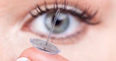 كيف تساعد العدسات التصحيحية في علاج قصر النظر؟