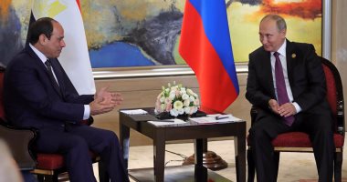 بالفيديو والصور.. بوتين يداعب المترجم الروسى خلال لقائه السيسى: أنت أطرش رغم شبابك