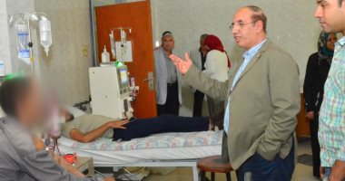 رئيس جامعة أسيوط يزور المرضى بمستشفى الطلبة ويتابع أعمال التطوير 
