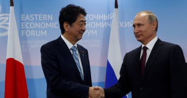 بالصور..رئيس الوزراء اليابانى يدعو بوتين لإبرام معاهدة السلام بين البلدين