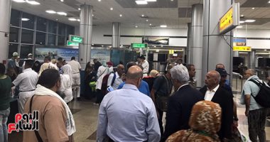 تشديد الإجراءات الأمنية بمطار القاهرة لتأمين عودة حجاج غزة من الأراضى المقدسة 
