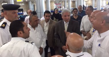 بالصور.. مدير أمن مطار القاهرة يتفقد صالات السفر والوصول