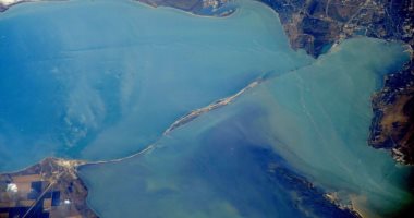 شاهد.. صور فضائية مذهلة توضح الجسر الرابط بين روسيا و شبه جزيرة القرم