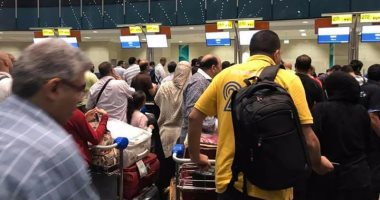 أمن المطار يرحل 50 إفريقيا إلى بلادهم لمحاولتهم التسلل إلى دول الجوار