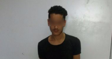 سقوط عاطلين يقودان عصابة سرقة الأموال والأجهزة من داخل السيارات بالتجمع