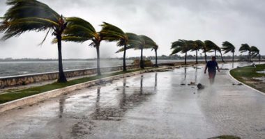 انقطاع الكهرباء عن أكثر من مليون منزل وشركة بفلوريدا بسبب إعصار إرما