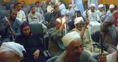 بالصور.. مجلس مدينة إسنا يسلم 52 عضاء بيضاء لمساعدة المكفوفين