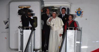 بالصور.. بابا الفاتيكان يغادر كولومبيا بعد إصابته بكدمه بعينه اليسرى