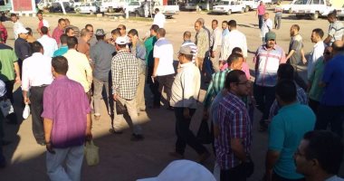 بالصور.. عمال مصنع السكر بكفر الشيخ يطالبون بصرف علاوتى الغلاء ويوليو