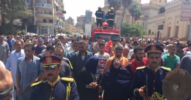 بالفيديو والصور.. محافظ ومدير أمن الدقهلية يتقدمان جنازة الشهيد عمرو السعدنى