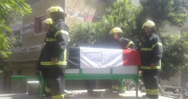 بالفيديو والصور.. مدير أمن المنوفية يتقدم جنازة الشهيد النقيب محمد عصام