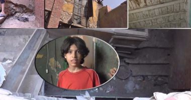 بالفيديو.. البراءة تستغيث.. طفلان مهددان بالموت فى أى لحظة.. عبد الرحمن "إلحقونا البيت هيقع علينا"