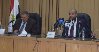 وزير التموين يمازح أحمد الوكيل: "شوفت أنا خبره إزاى"