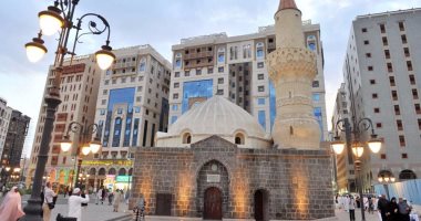 توافد الحجاج المصريين على مسجد أبو بكر الصديق بالمدينة المنورة لزيارته