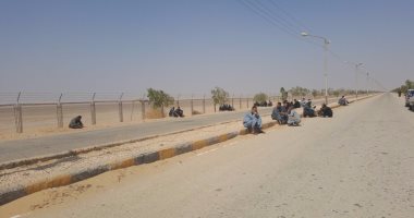 بالصور.. وصول جثمان شهيد قرية التتالية لمطار أسيوط
