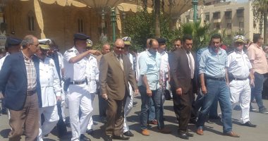 مدير أمن القاهرة يطالب قوات تأمين ساحة مسجد الحسين بتوسيع دائرة الاشتباه
