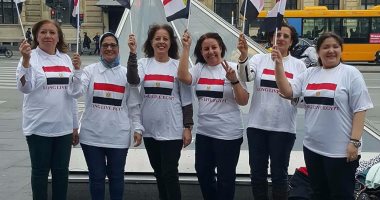 بالصور.. الجالية المصرية بنيويورك تستعد لاستقبال السيسي بالأعلام والتيشيرتات
