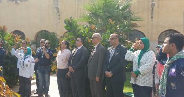 بالصور .. رئيس جامعة الإسكندرية يُحى العلم فى أول يوم دراسة بكلية الزراعة
