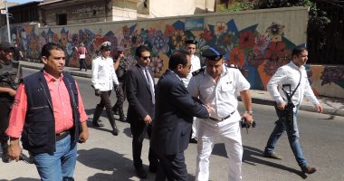 بالصور.. مدير أمن الإسكندرية يطالب القوات بحسن معاملة المواطنين