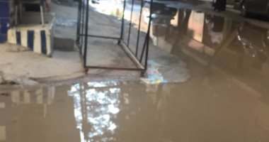 بالصور.. غرق شارع الإمام الحسين ببولاق الدكرور فى مياه الصرف الصحى