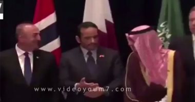 منبوذ لا يسلم عليه أحد.. فيديو يكشف وضع وزير خارجية تميم بعد مقاطعة العرب