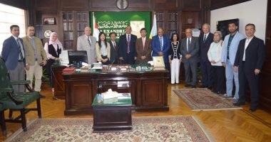بالصور..عميد تجارة الإسكندرية يجتمع مع وفد يابانى للتبادل الطلابى بين الجانبين