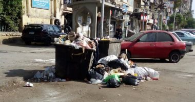 قارئ ينتقد سلوكيات المواطنين فى إلقاء القمامة على الأرض بشارع جسر السويس