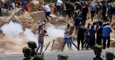 قوات الاحتلال الإسرائيلية تعتقل فلسطينيا فى بلدة عناتا