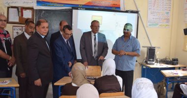 بالصور ..محافظ المنيا يتفقد عدد من مدارس القرى لمتابعة إنتظام العملية التعليمية