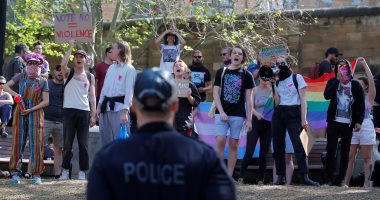 بالصور.. تظاهرات مؤيدة وأخرى معارضة لزواج المثليين فى أستراليا
