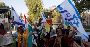 بالصور.. تظاهر عشرات الإسرائيليين بالقدس دعما لاستفتاء كردستان