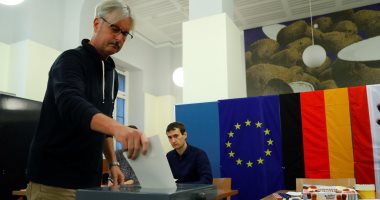 بالصور.. توافد الناخبين على مراكز الاقتراع فى ألمانيا للإدلاء بأصواتهم