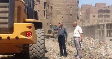 بالصور .. رفع 200 طن من القمامة والمخلفات بشوارع حى غرب سوهاج