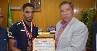 تكريم بطل منتخب الصم والبكم لحصوله على برونزية أوليمبياد تركيا