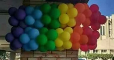 نشطاء يتداولون صورة لوضع بالونات بألوان علم المثليين بالمجمع الطبى بطنطا