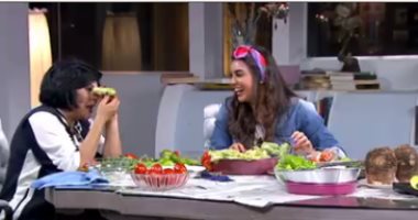 بالفيديو.. شاهد ياسمين صبرى تطبخ أكلتها المفضلة مع إسعاد يونس فى "صاحبة السعادة"