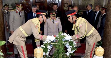 الرئيس السيسى ينيب وزير الدفاع لوضع إكليل زهور على ضريح جمال عبد الناصر