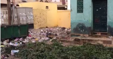 بالصور.. القمامة تحاصر ميدان السعاودة ببلقاس فى الدقهلية