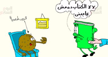 "حال الكتب فى مصر".. الكتاب والحذاء "إيد واحدة" فى آخر أعمال أصغر رسام كاريكاتير