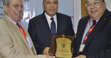  رئيس جامعة قناة السويس : قريبا سوف يتم هيكلة منظومة الصحة والدواء فى مصر