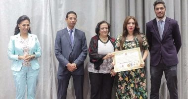 تكريم الكاتبة دينا شرف الدين بمؤتمر "الست المصرية تاج على الرأس"